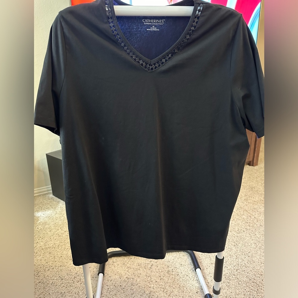 Catherine’s black short sleeve top 2x- w crochet neck trim